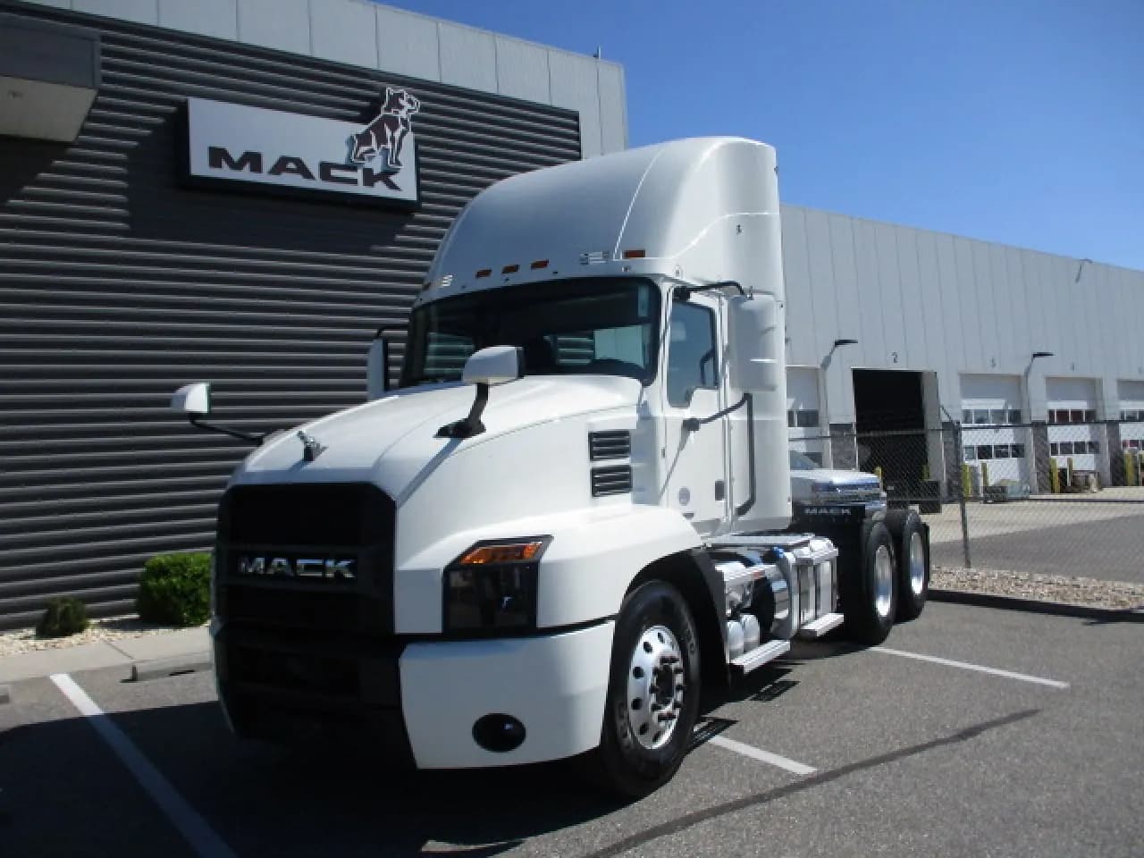 2019 Mack AN64T - Day Cab