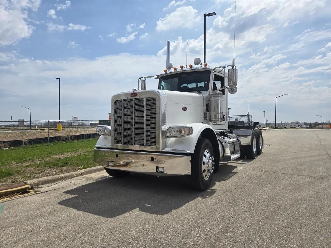2021 Peterbilt 389 - Sleeper
