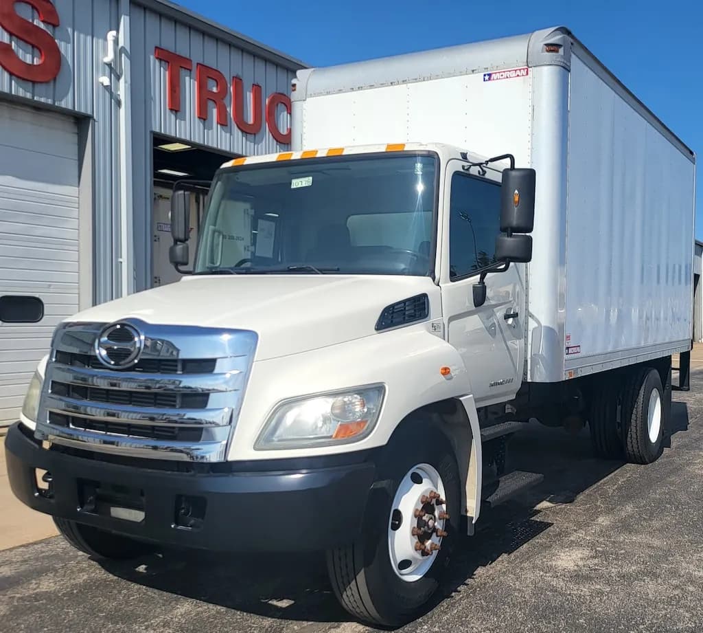 2013 Hino 338 - Vans