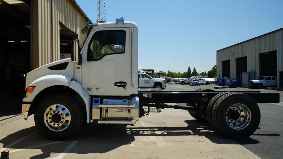 2025 Kenworth T280 Cab & Chassis Only - Chassis