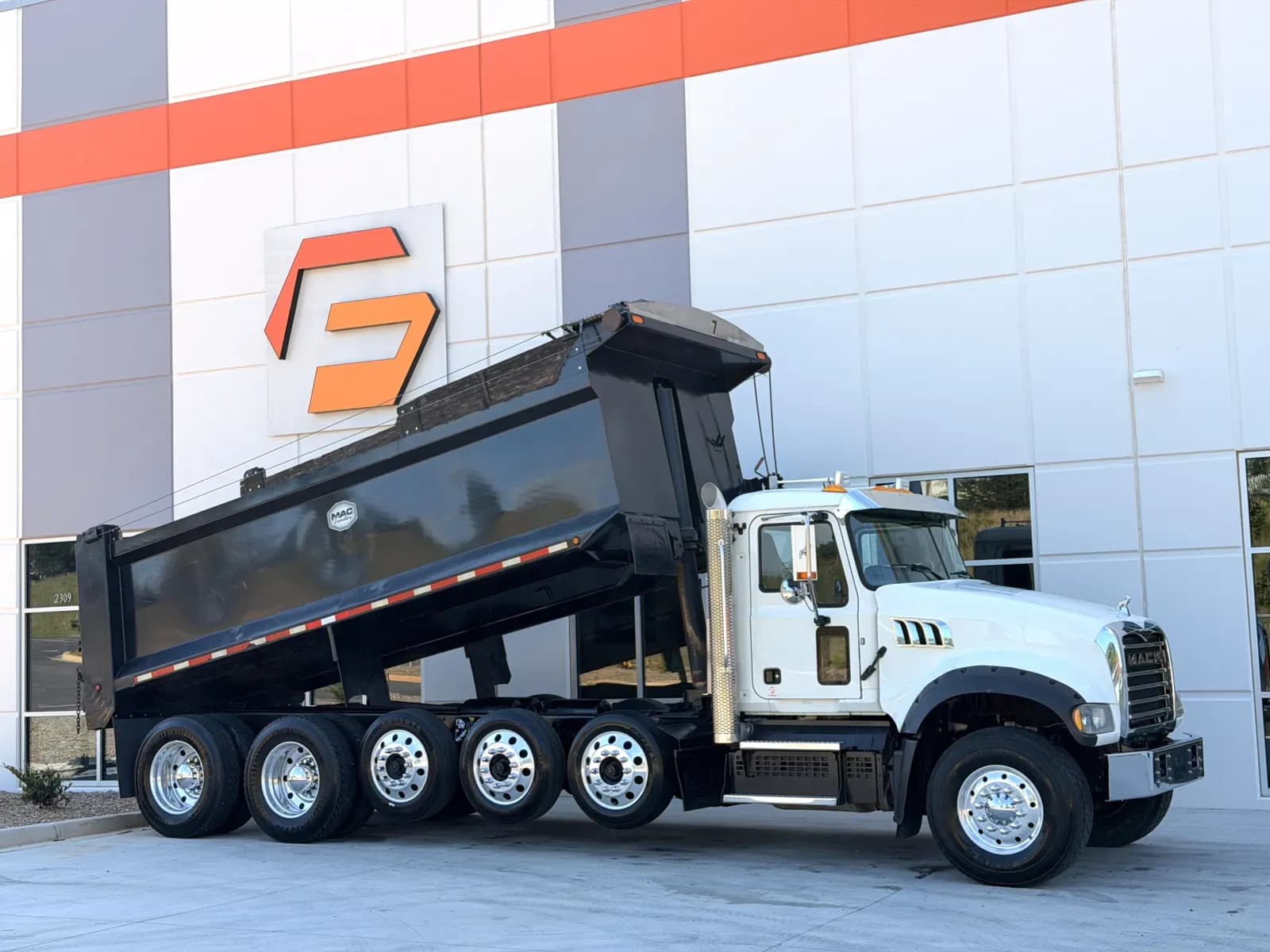 2019 Mack GR64F - Dump