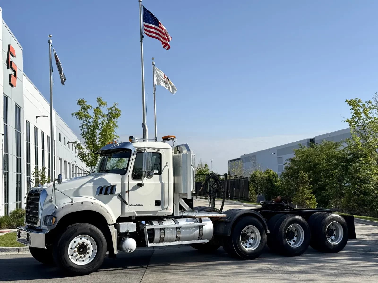 2012 Mack GU713 - Day Cab