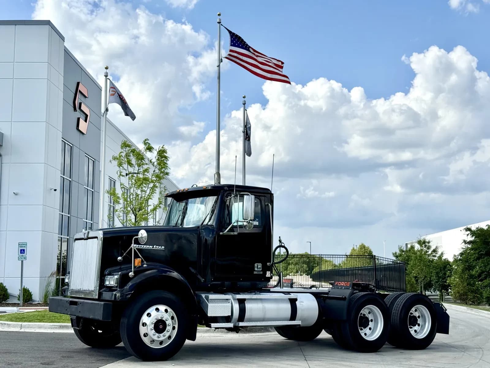 2017 Western Star 4900 - Day Cab