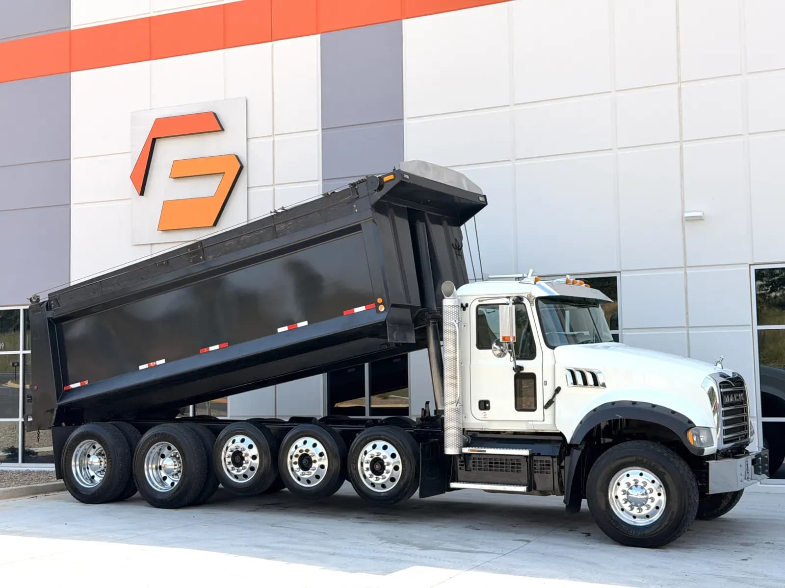 2019 Mack GR64F - Dump