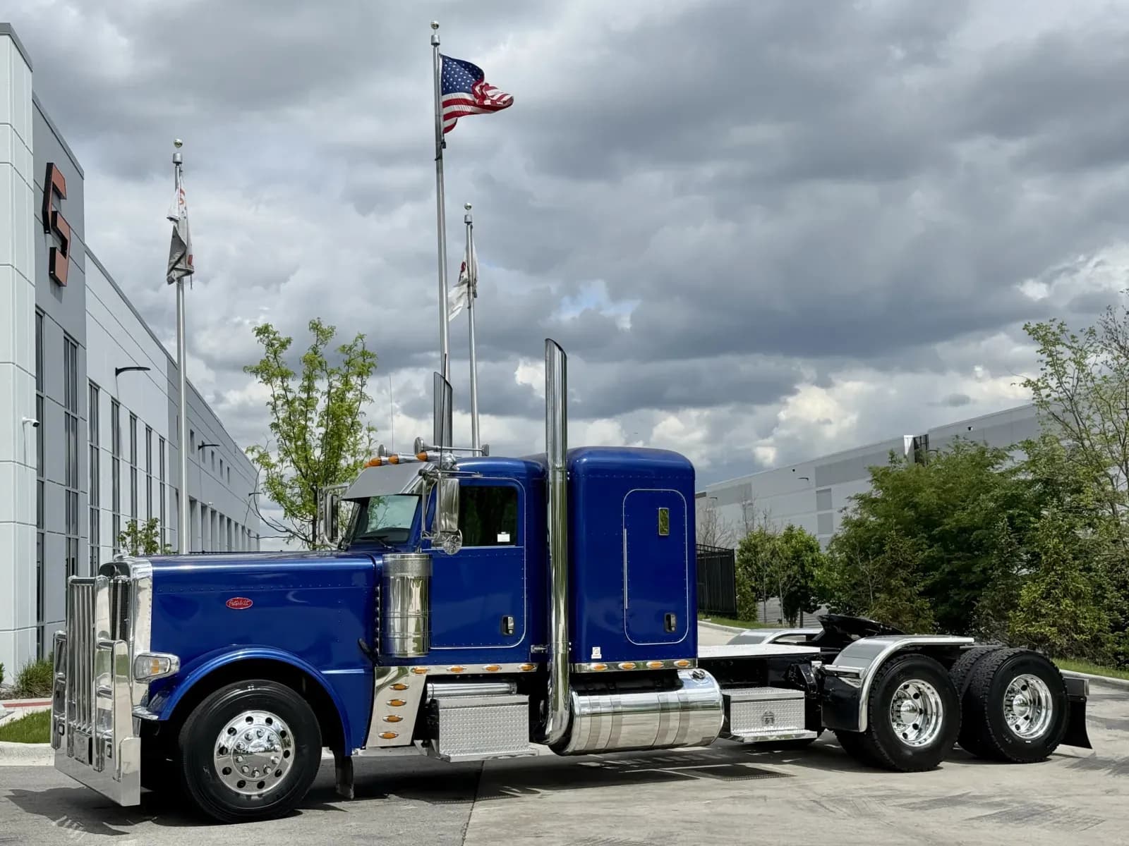 2016 Peterbilt 389 - Sleeper
