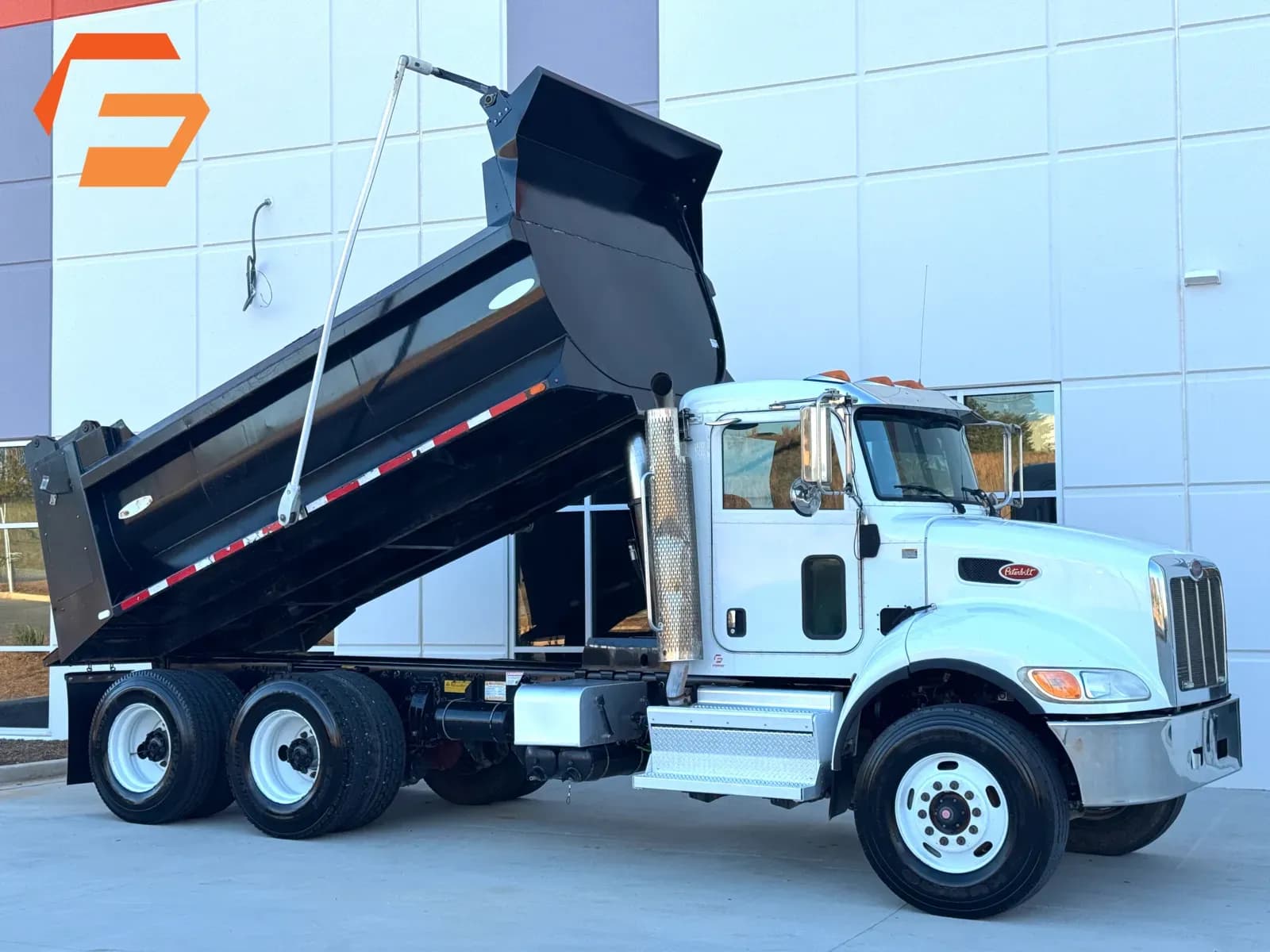 2018 Peterbilt 348 - Dump