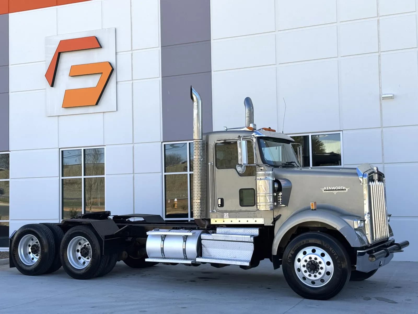 2021 Kenworth W900 - Day Cab