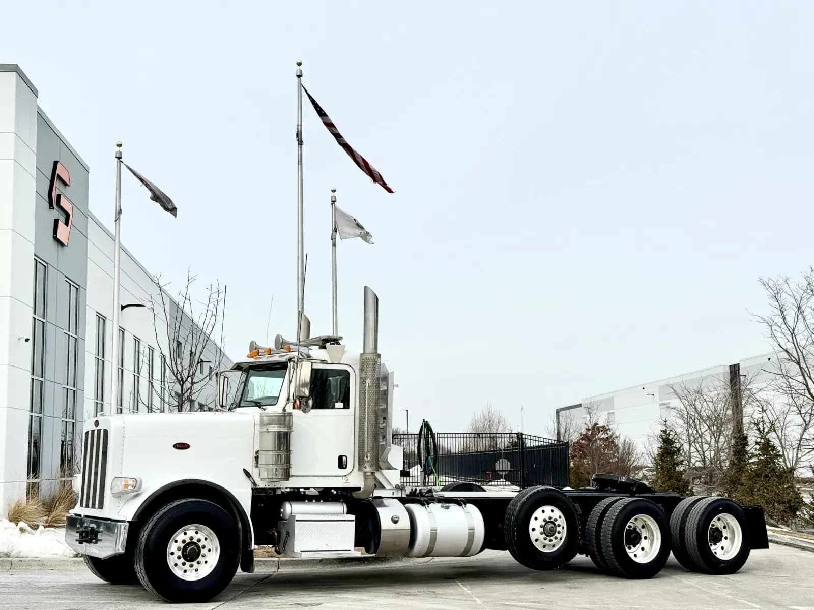 2018 Peterbilt 389 - Day Cab