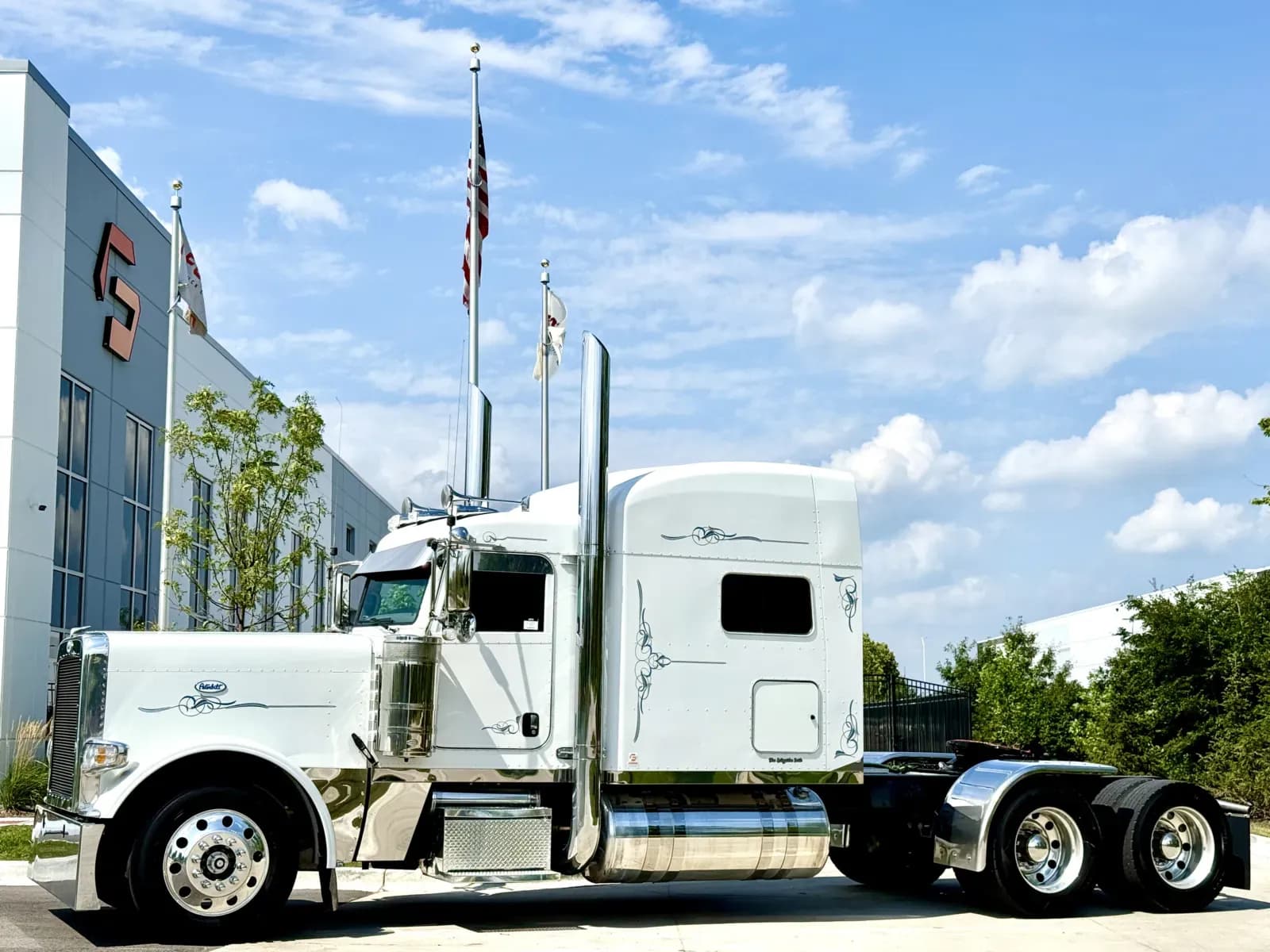 2019 Peterbilt 389 - Sleeper