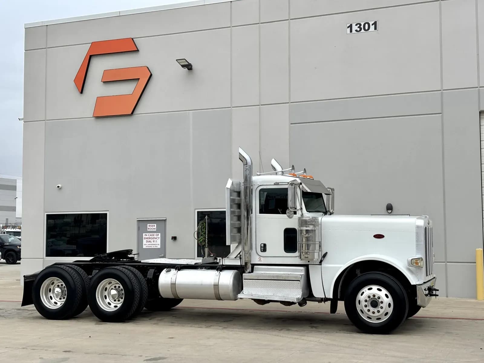 2021 Peterbilt 389 - Day Cab