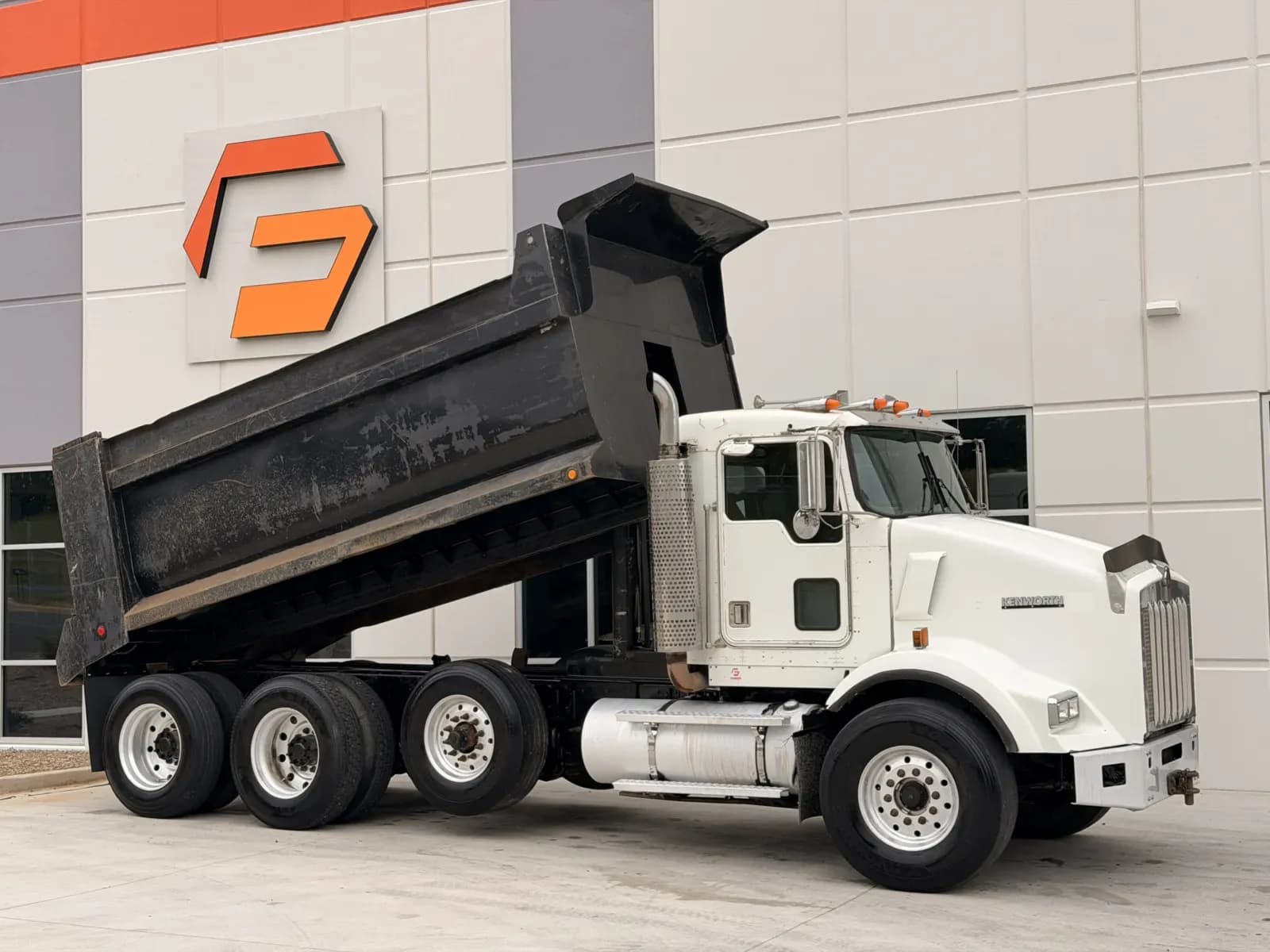 2001 Kenworth T800 - Dump