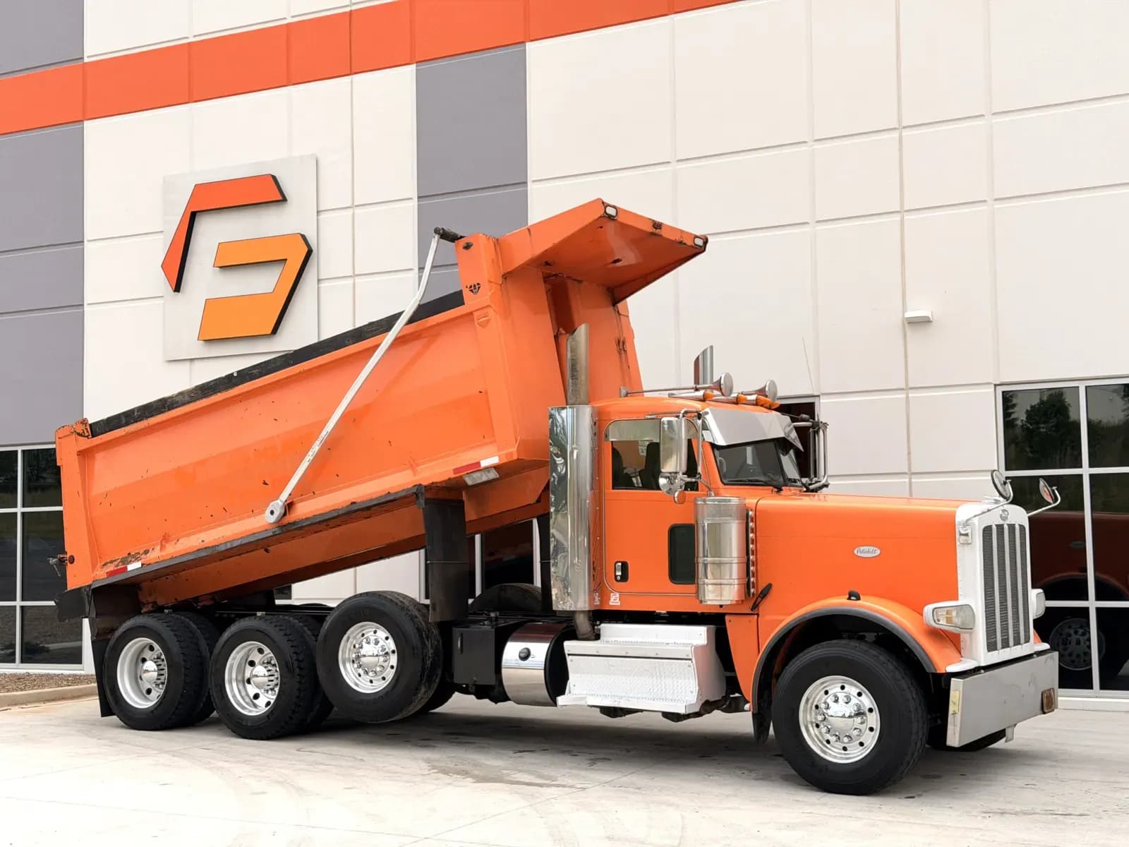2018 Peterbilt 389 - Dump