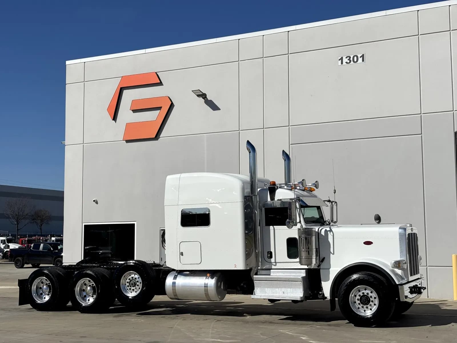 2022 Peterbilt 389 - Sleeper