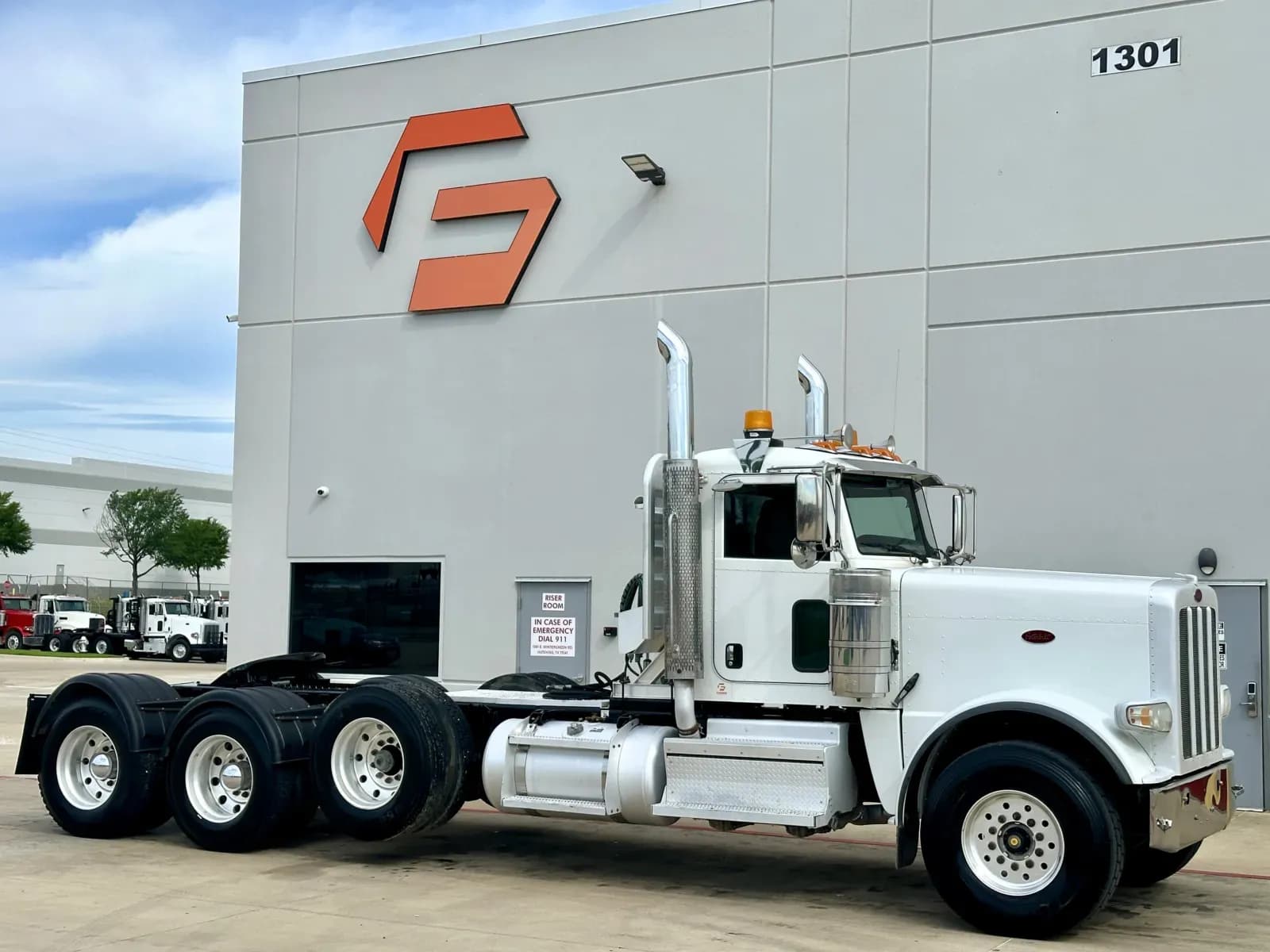 2018 Peterbilt 389 - Day Cab