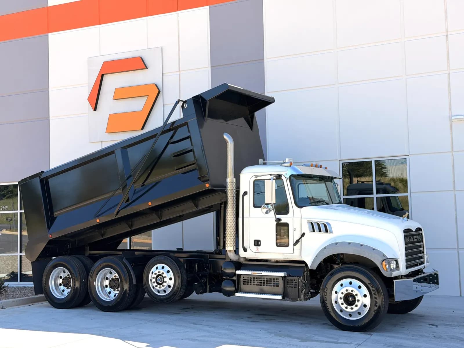 2020 Mack GRANITE - Dump