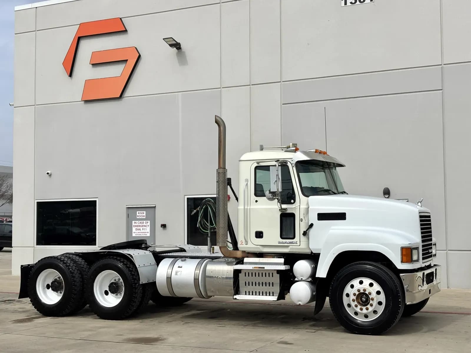 2016 Mack CHU613 - Day Cab