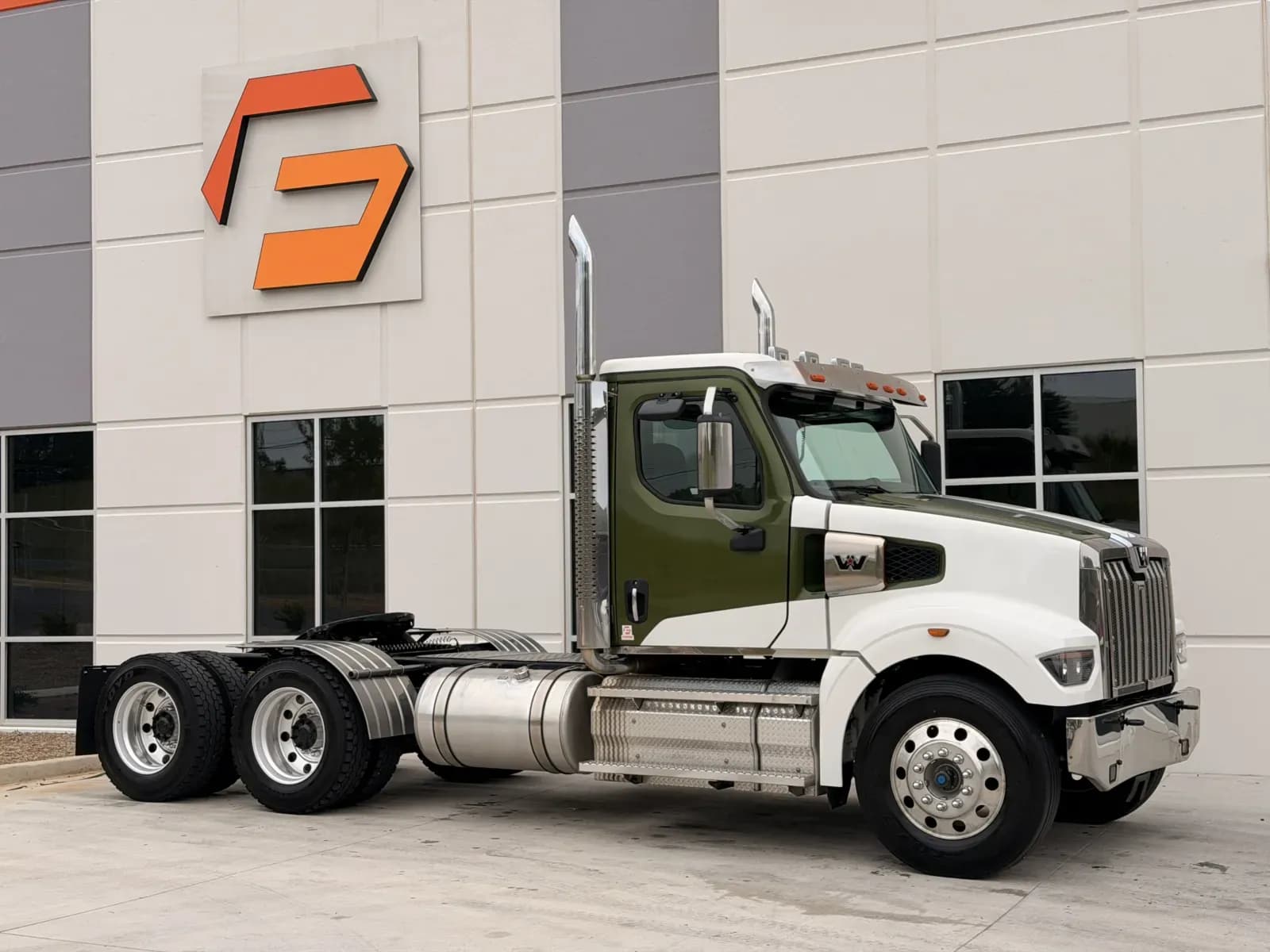 2022 Western Star 49X - Day Cab