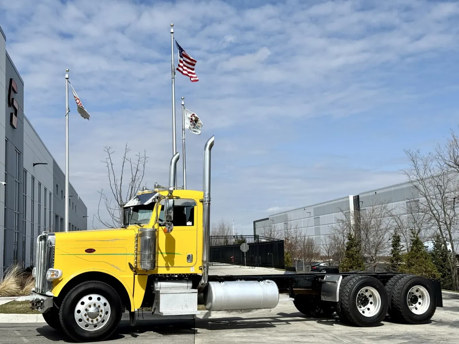 2016 Peterbilt 389 - Day Cab