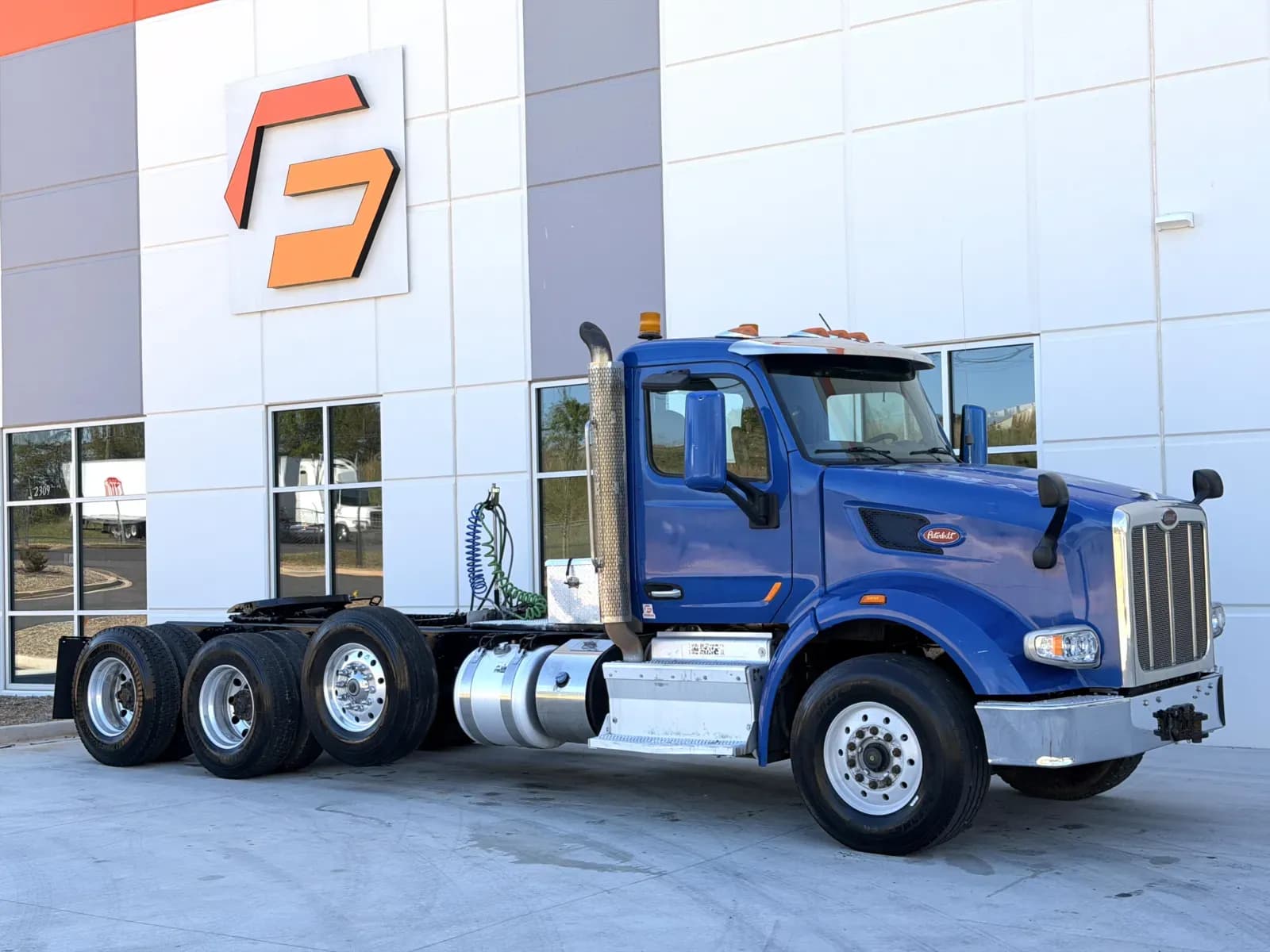 2016 Peterbilt 567 - Day Cab