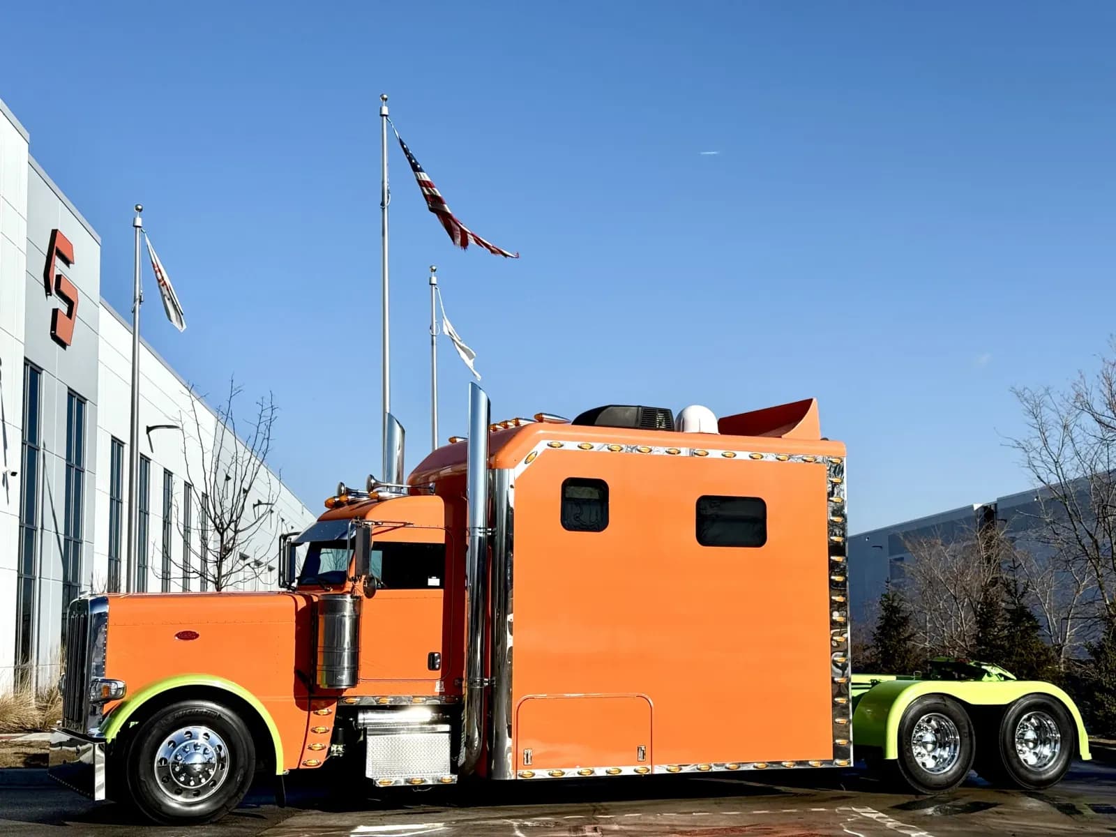 2014 Peterbilt 389 - Sleeper