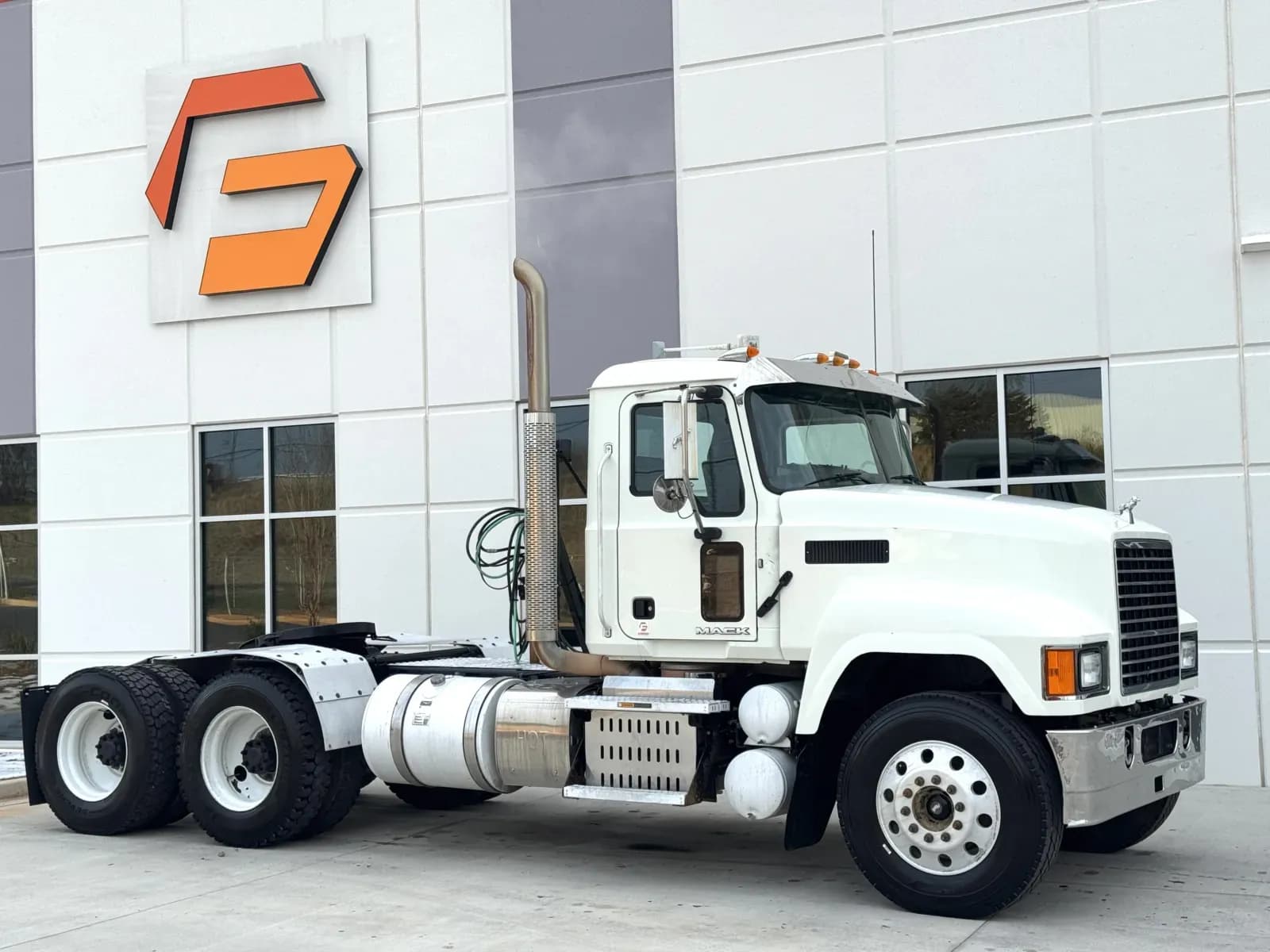 2016 Mack CHU613 - Day Cab