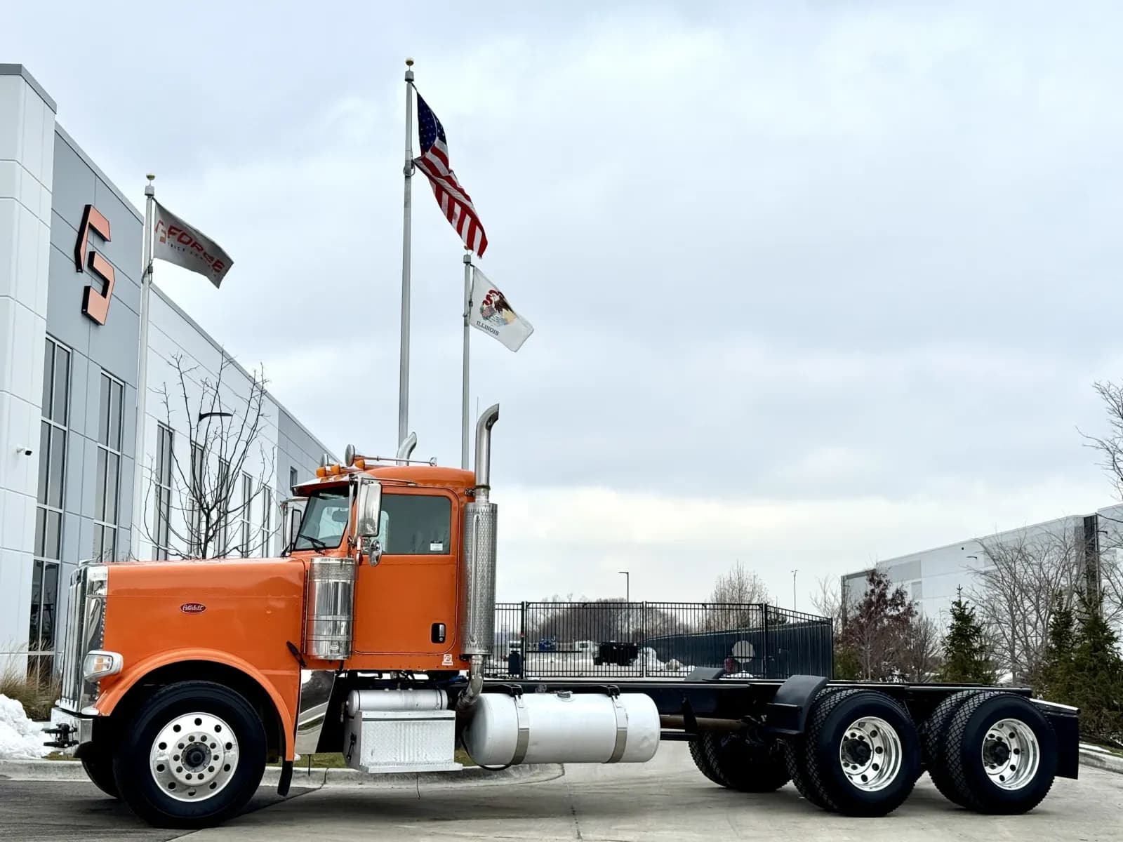 2016 Peterbilt 389 - Day Cab