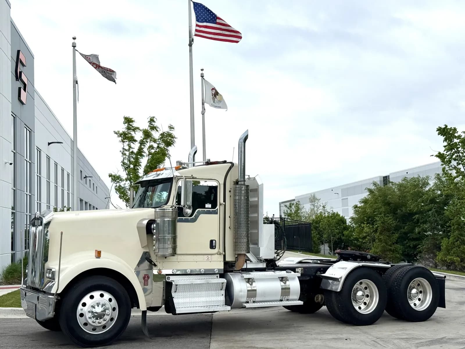 2018 Kenworth W900 - Day Cab
