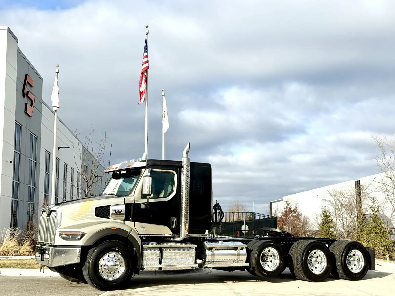 2023 Western Star 4900 - Sleeper