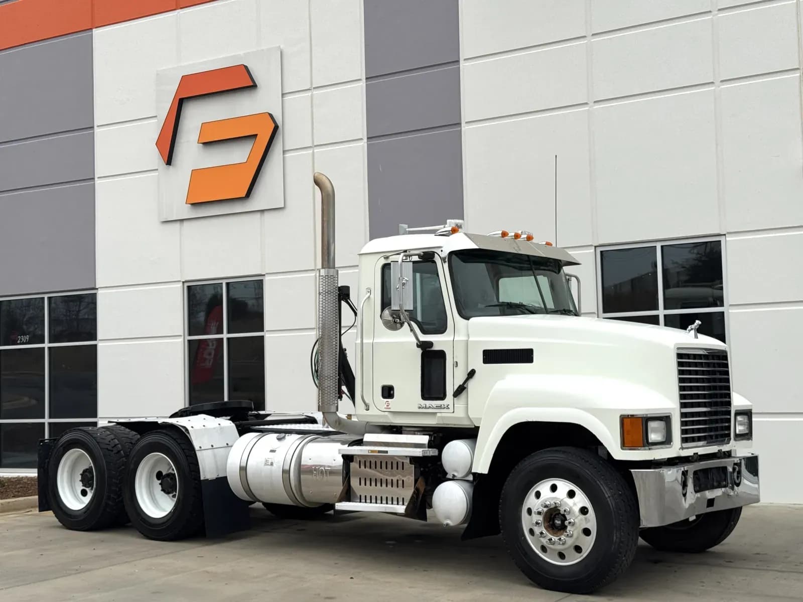 2016 Mack CHU613 - Day Cab
