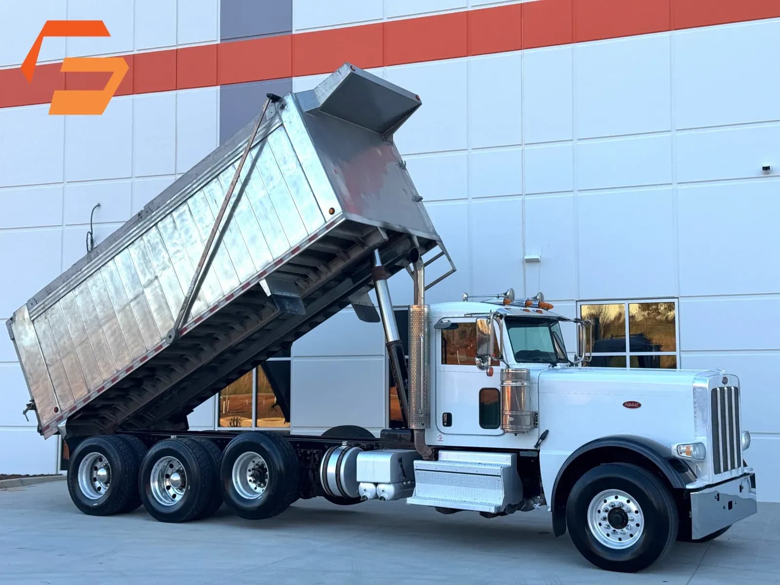 2020 Peterbilt 389 - Dump