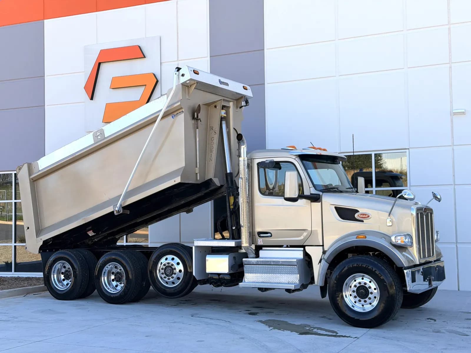 2024 Peterbilt 567 - Dump