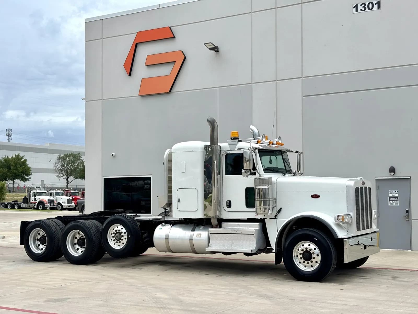2021 Peterbilt 389 - Sleeper