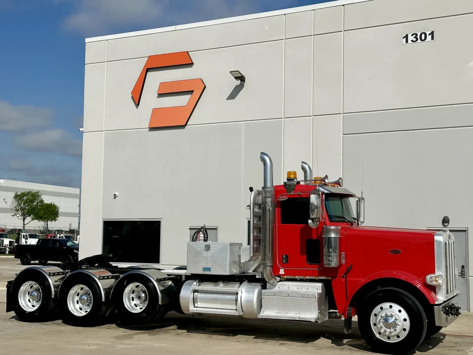 2017 Peterbilt 389 - Day Cab