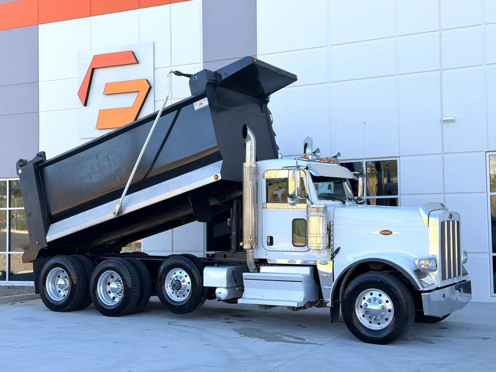2021 Peterbilt 389 - Dump
