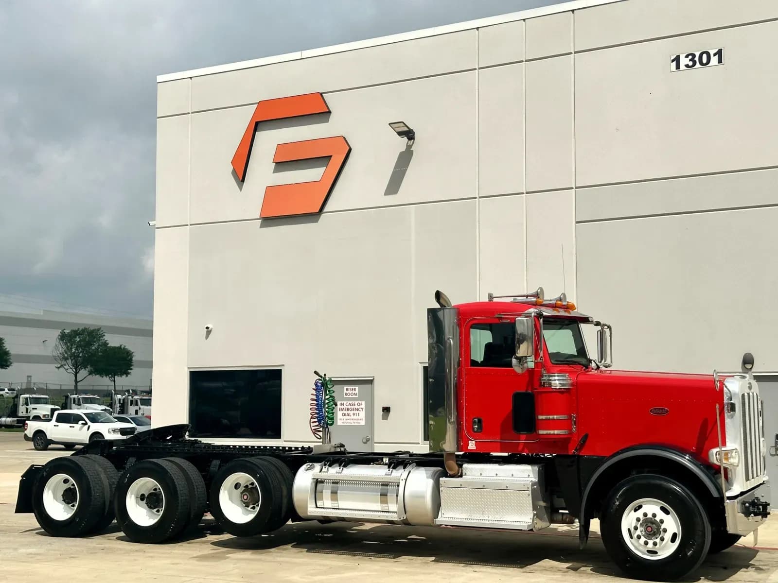 2017 Peterbilt 389 - Day Cab