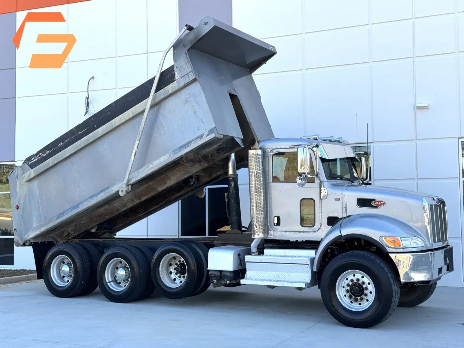 2021 Peterbilt 348 - Dump