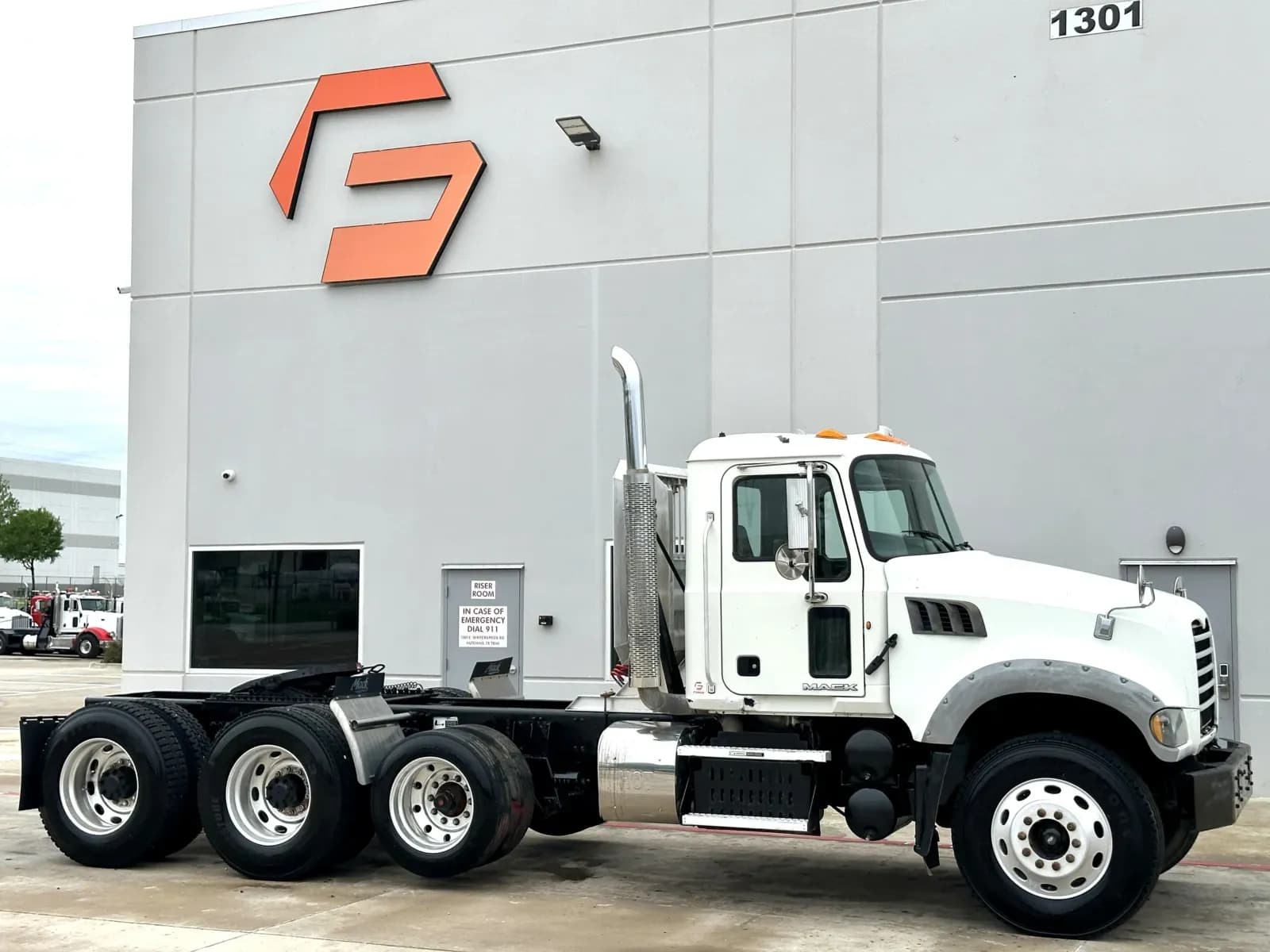 2011 Mack GU713 - Day Cab