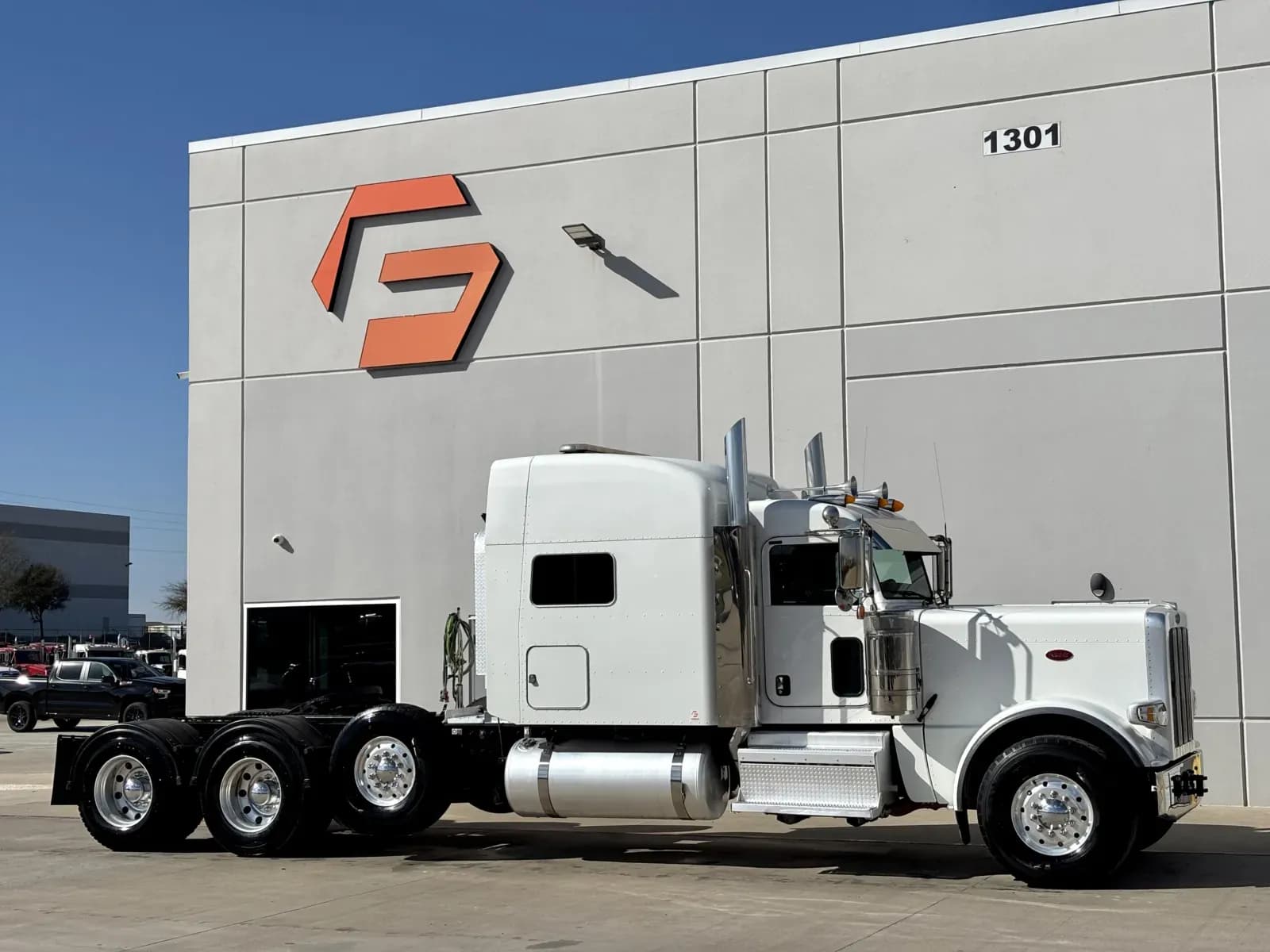 2021 Peterbilt 389 - Sleeper