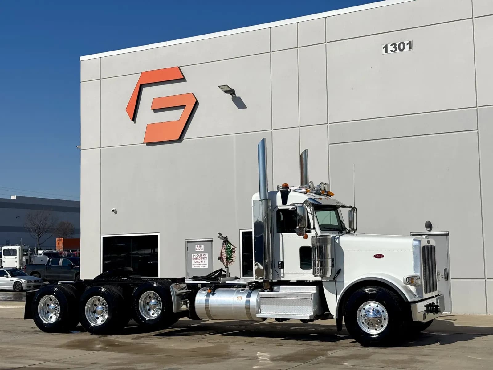 2023 Peterbilt 389 - Day Cab