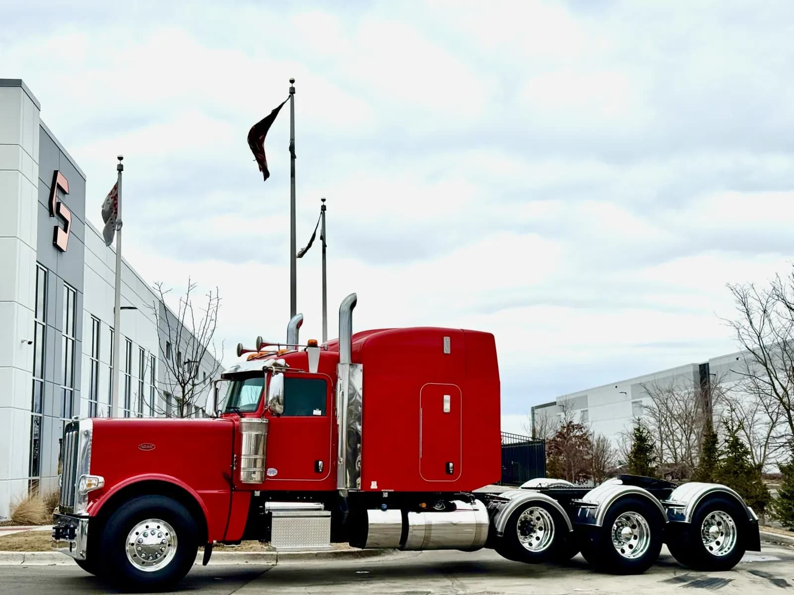 2024 Peterbilt 389 - Sleeper