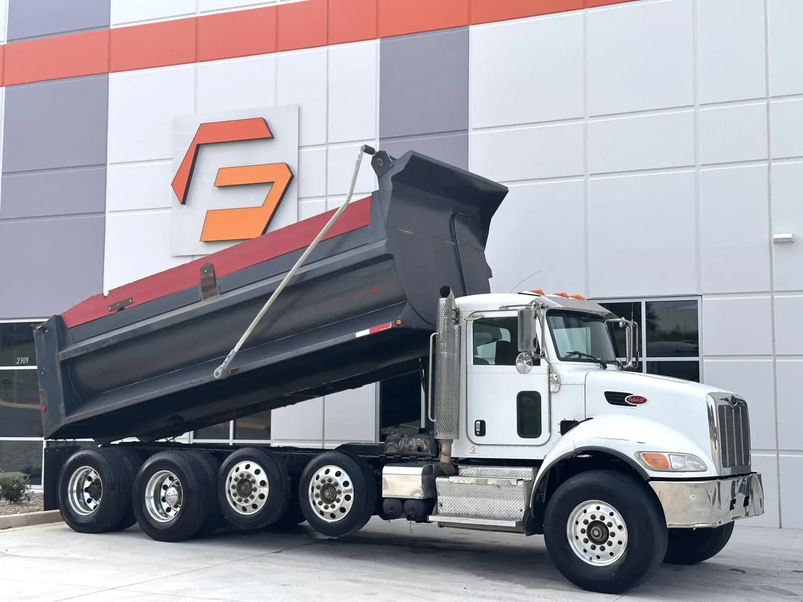 2015 Peterbilt 348 - Dump