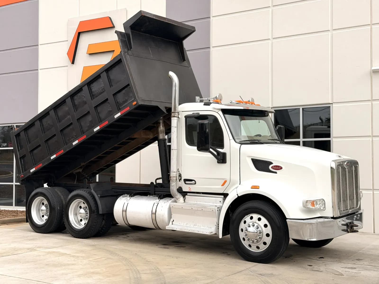 2016 Peterbilt 567 - Dump