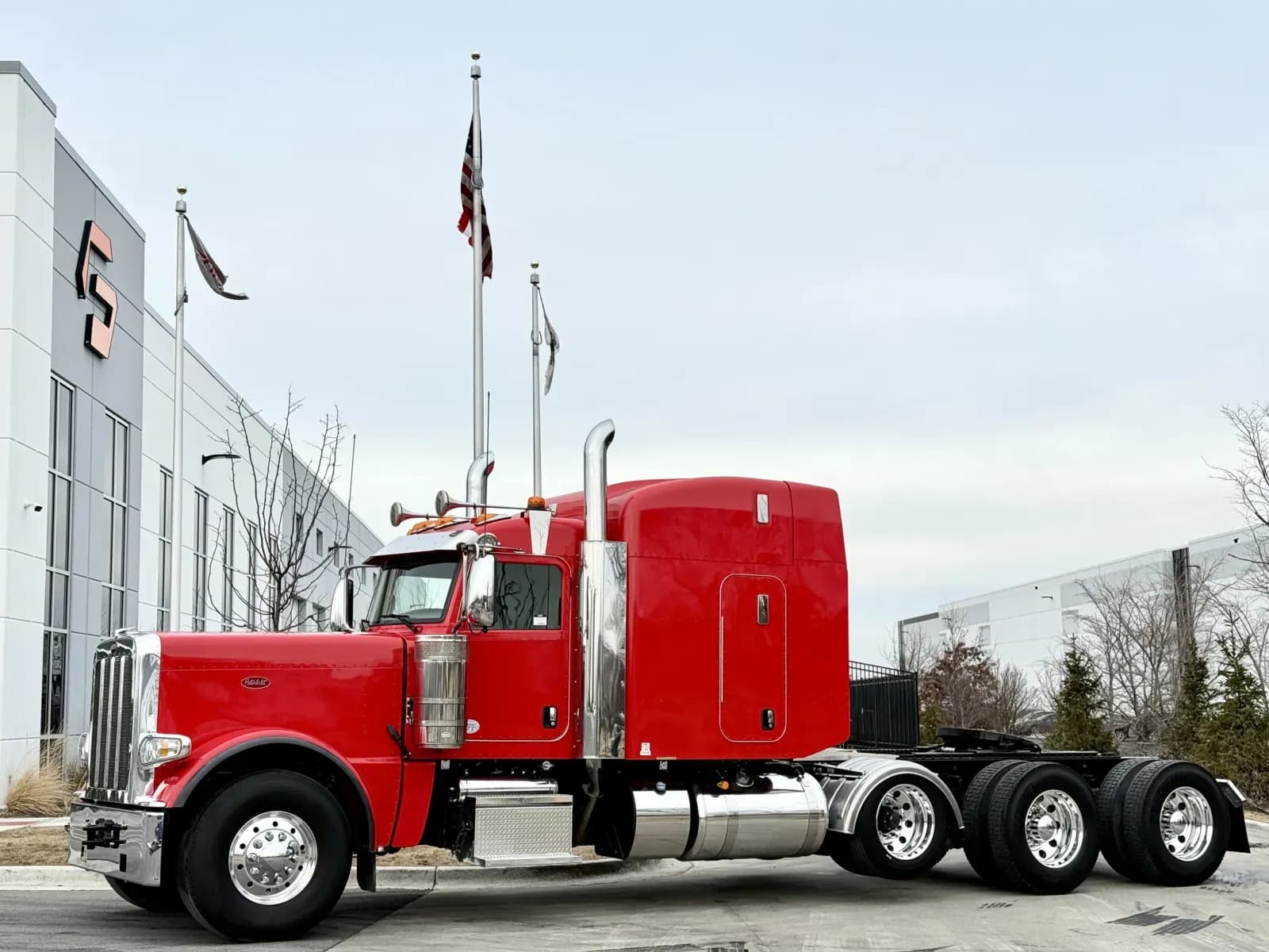 2024 Peterbilt 389 - Sleeper