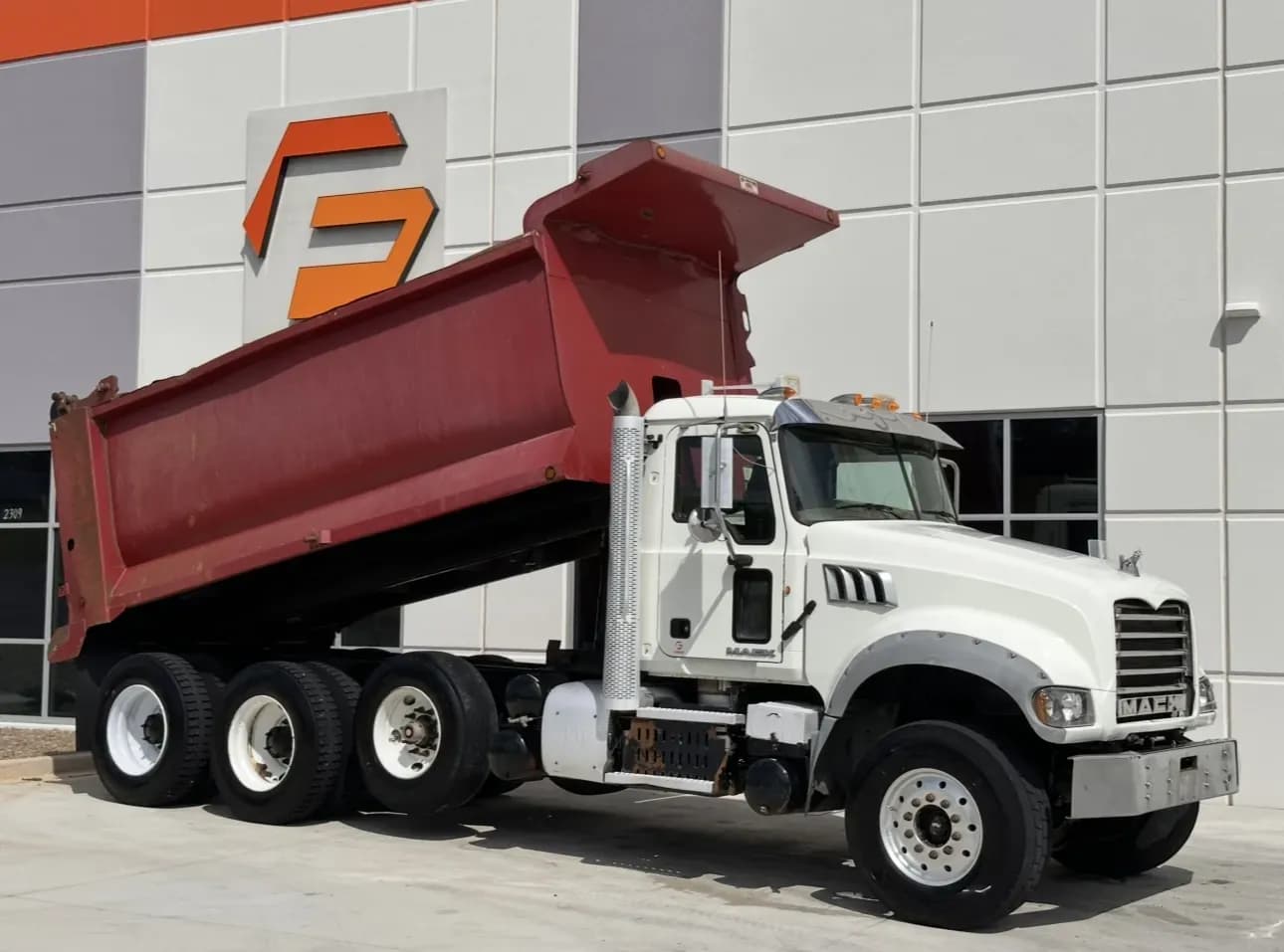 2015 Mack GU713 - Dump