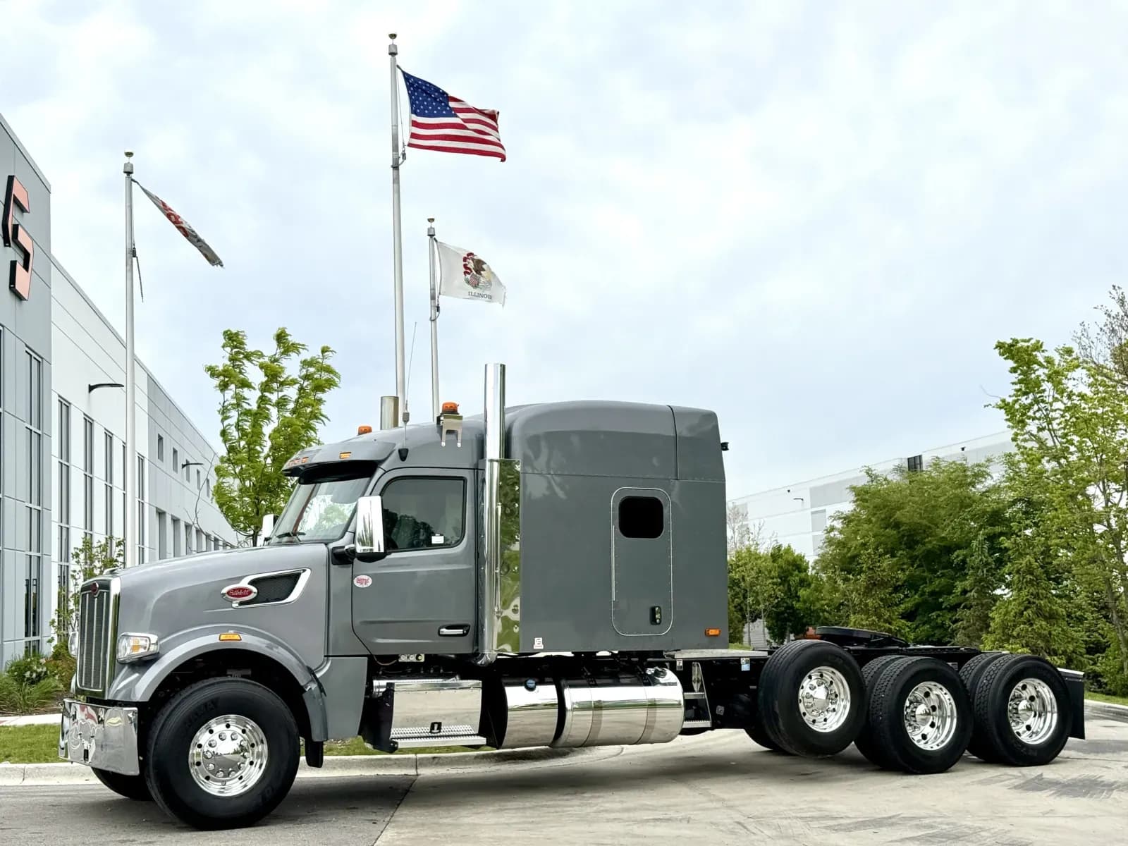 2025 Peterbilt 567 - Sleeper