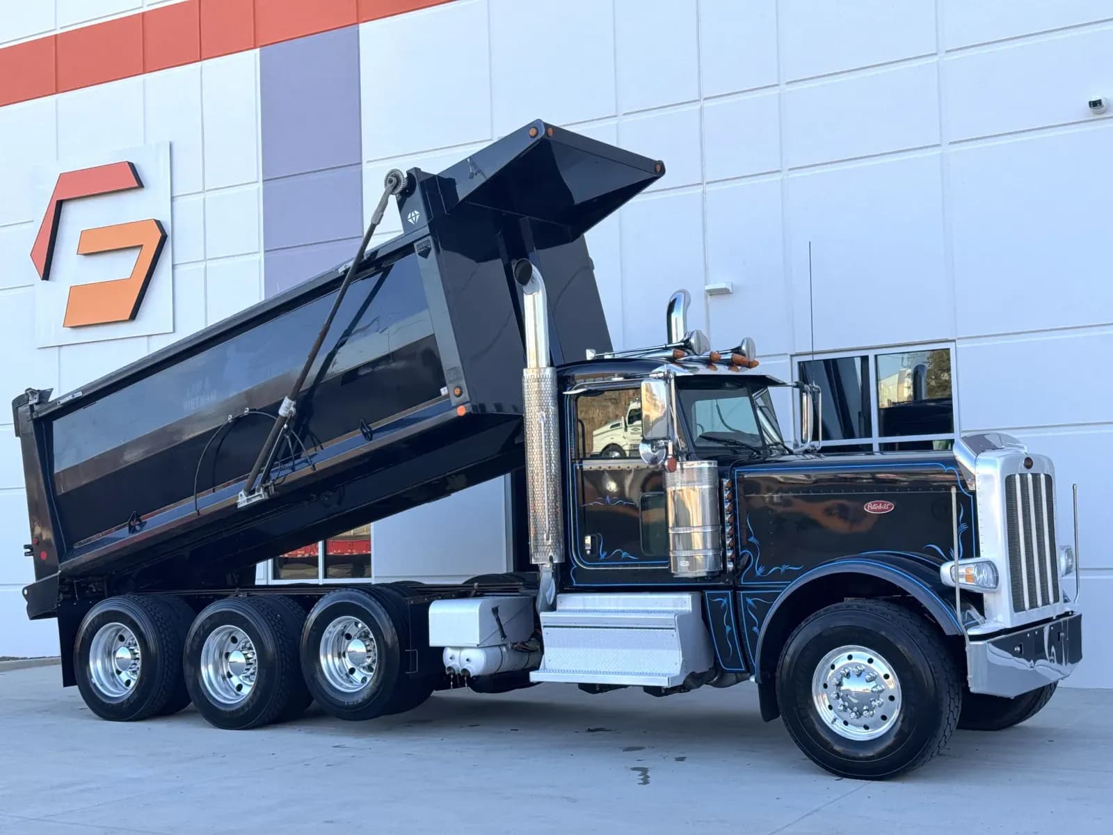 2022 Peterbilt 389 - Dump