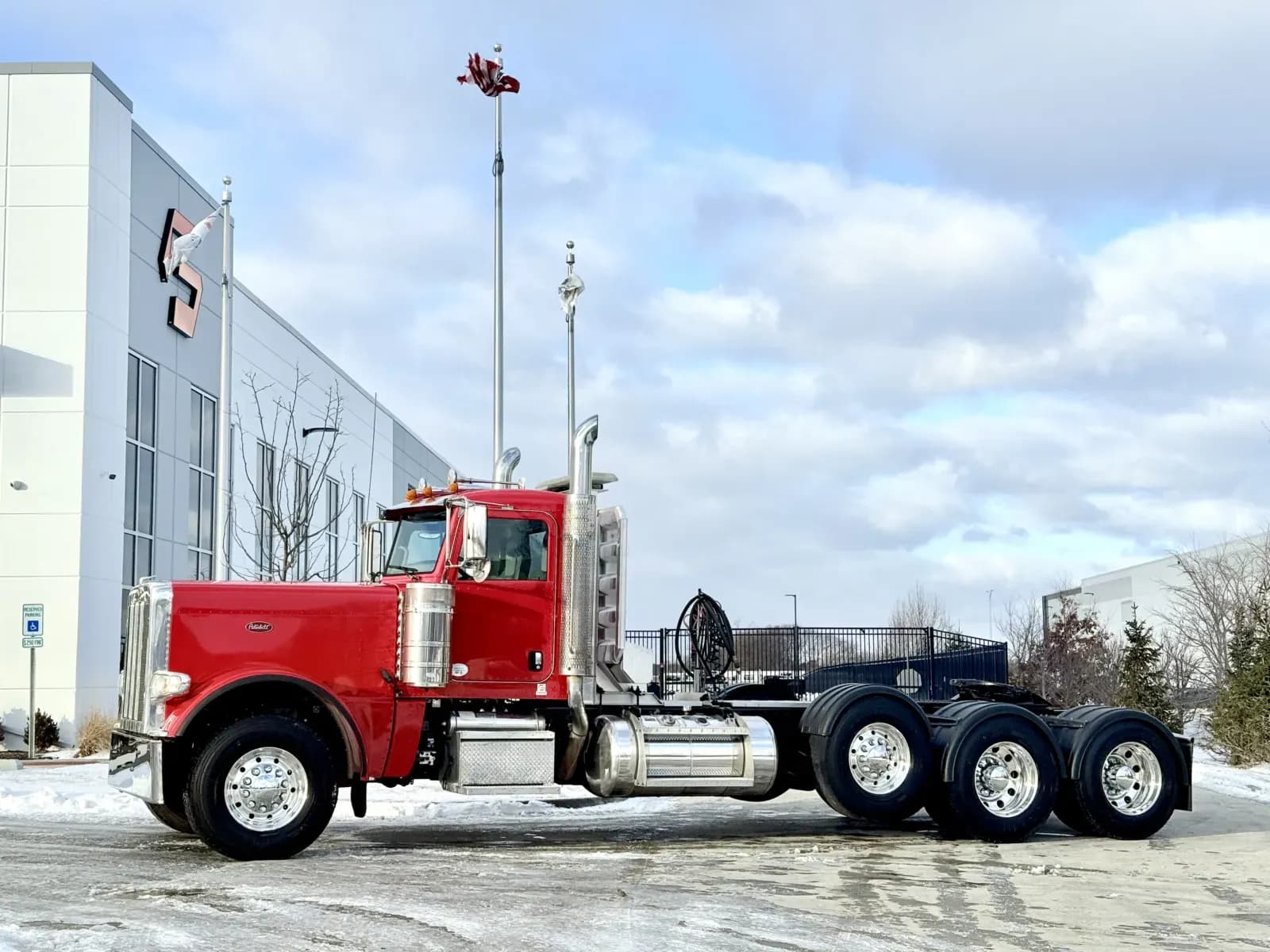 2019 Peterbilt 389 - Day Cab