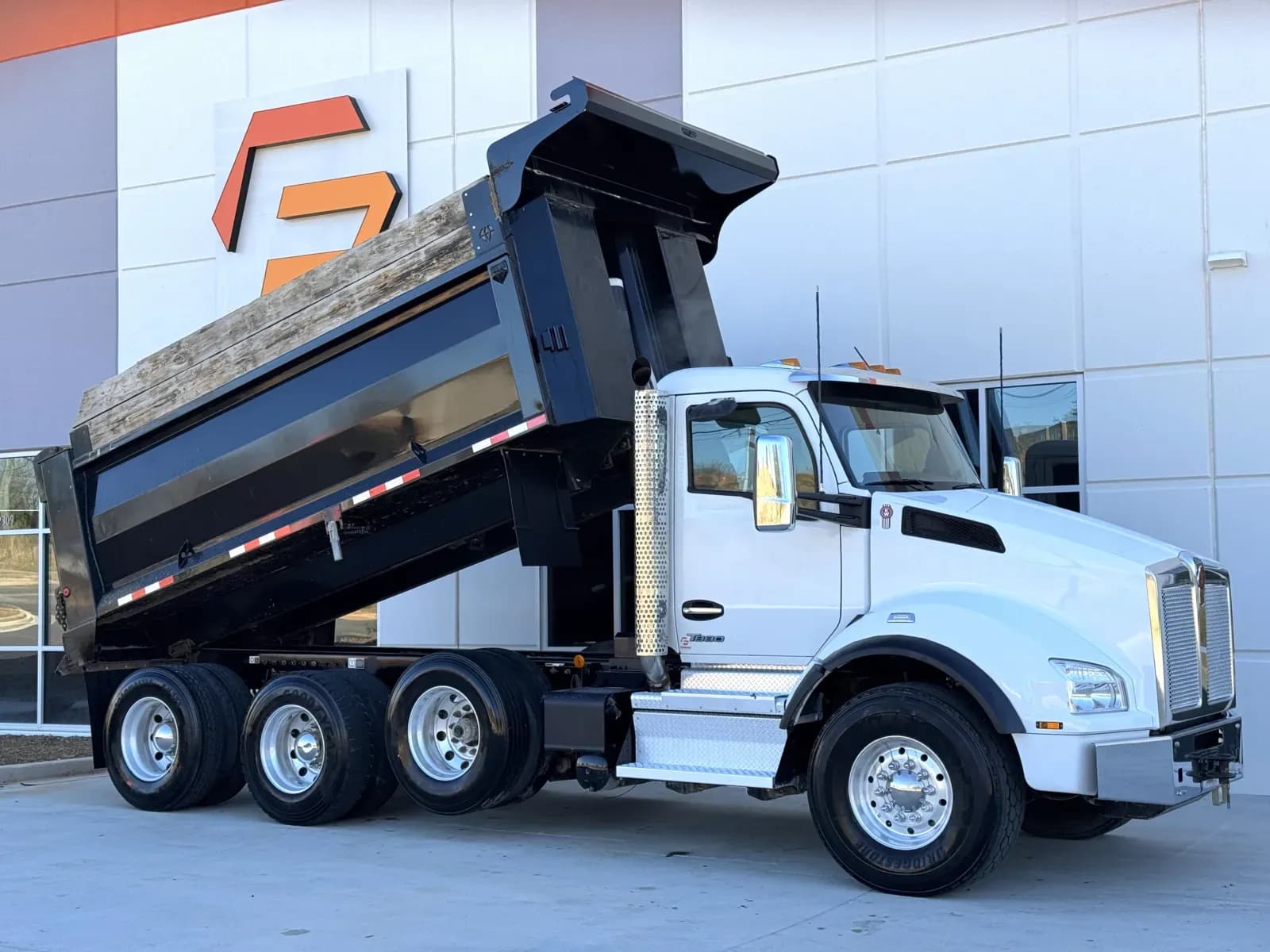 2023 Kenworth T880 - Dump