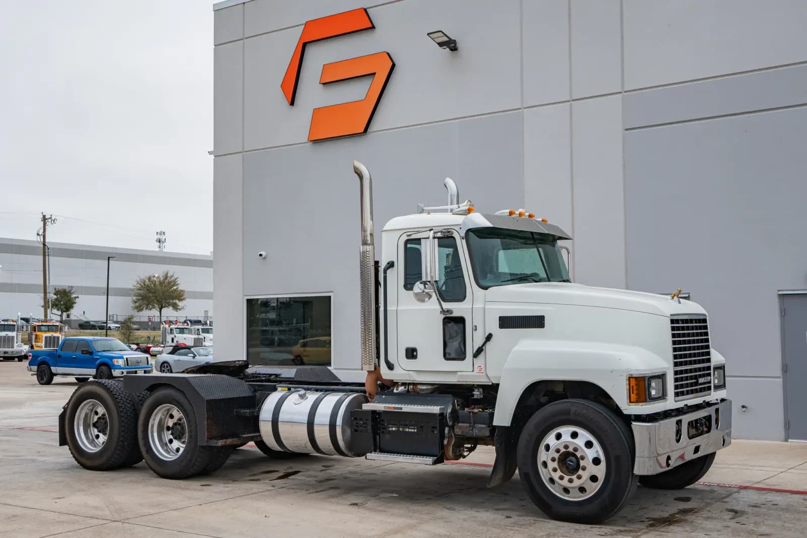 2019 Mack PINNACLE 64FT - Day Cab