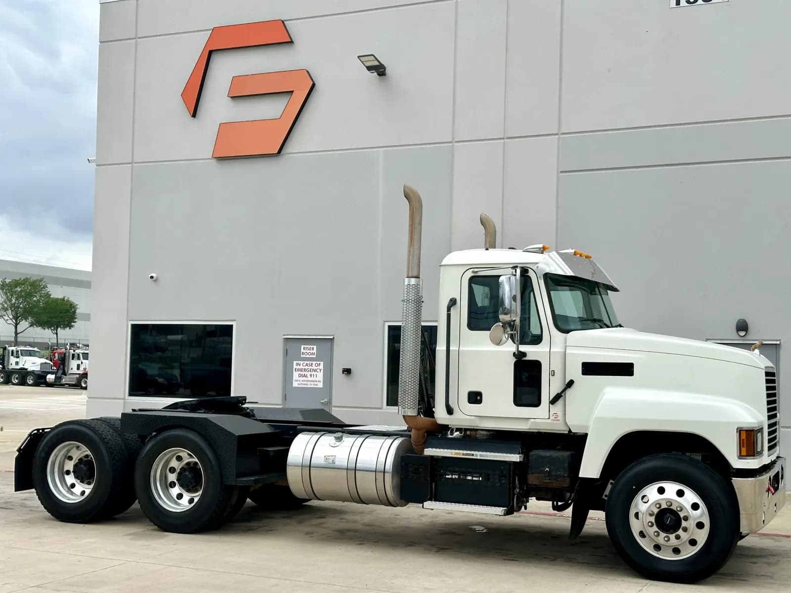 2019 Mack PINNACLE 64T - Day Cab